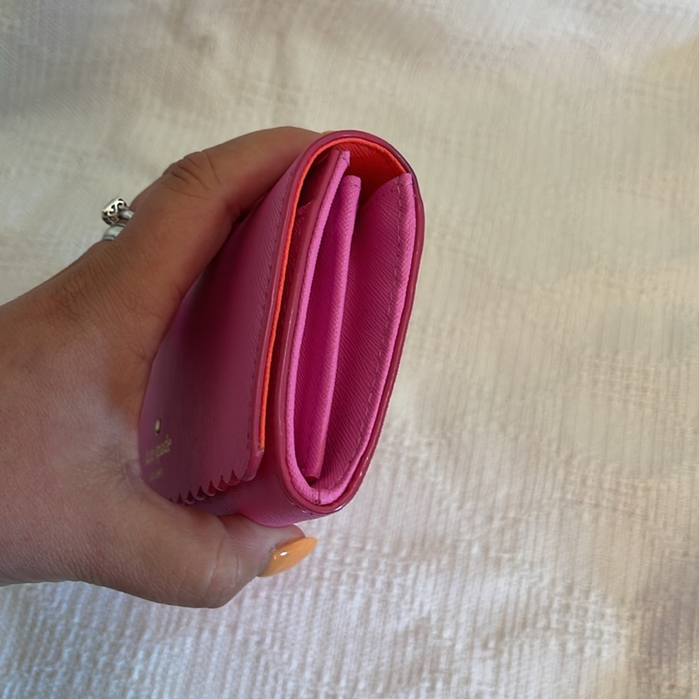 KATE SPADE - scalloped wallet - NWOT - Picture 4 of 10